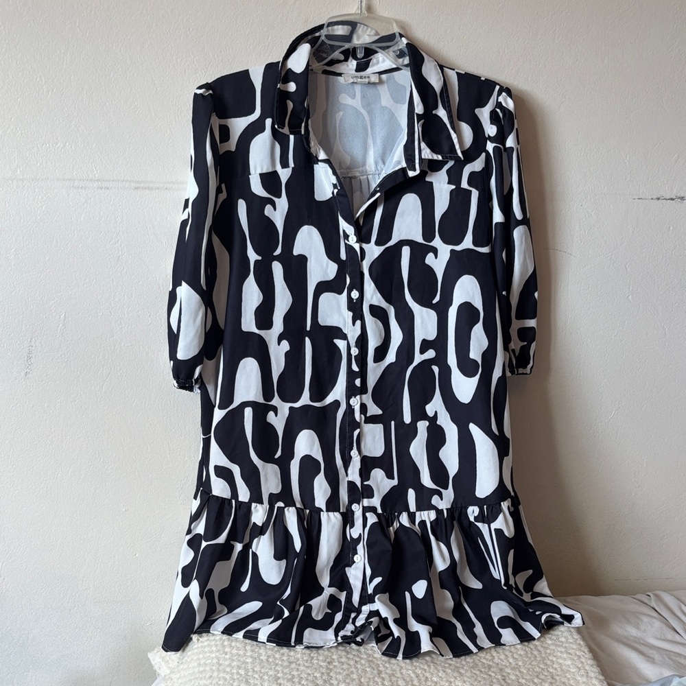 Umgee Black and White Abstract Button-Front Tunic